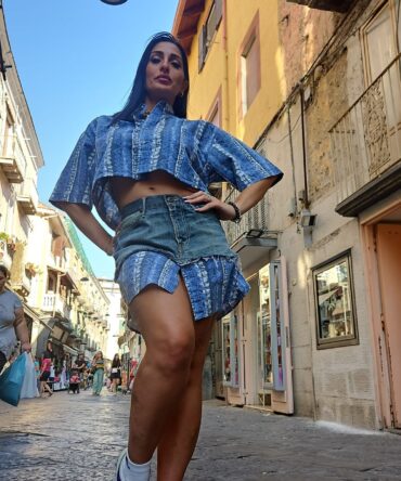 Custom crop e gonna stile etnico blu indaco.