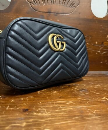 Borsa modello Gucci Marmont Camera Bag