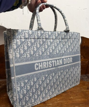 Borsa modello Dior Book Tote in tela grigia con ricamo Oblique