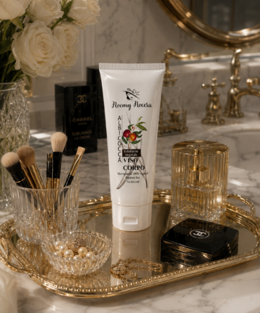 Scrub Skin Perfector Viso & Corpo al Nocciolo di Albicocca – Effetto porcellana by Noemy Nocera